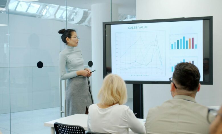 Woman presenting a graph to an audience